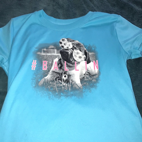 A girls shirt - Picture 1 of 2